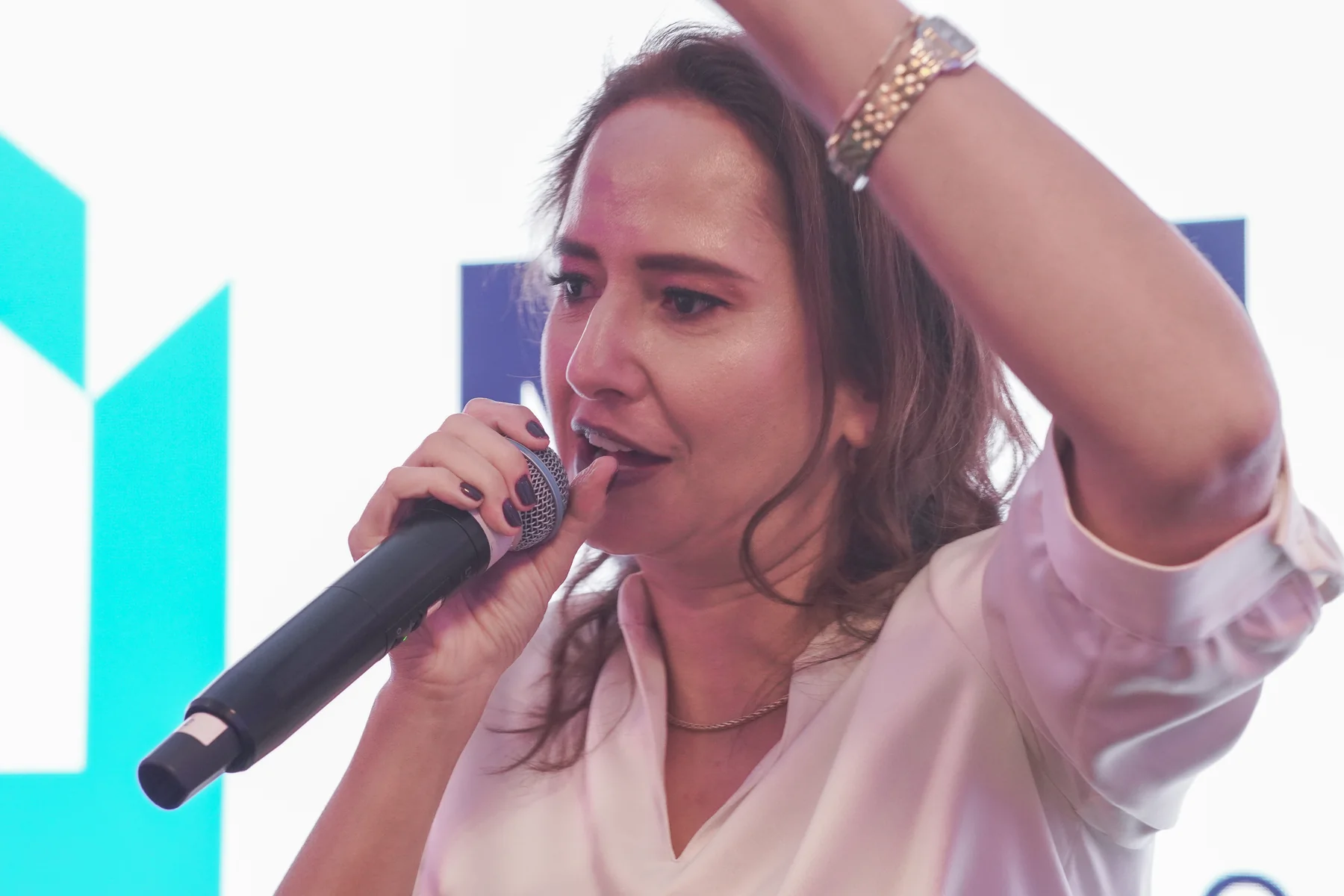 Palestrante interagindo com o público da MIDE